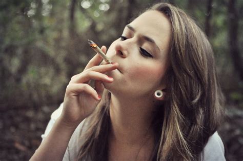 chicas fumando|100+ Free Chicas Fumando & Smoke Images .